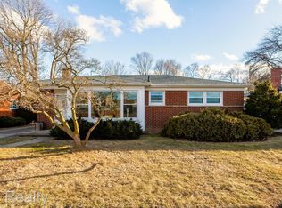 34933 Elmira St, Livonia, MI 48150