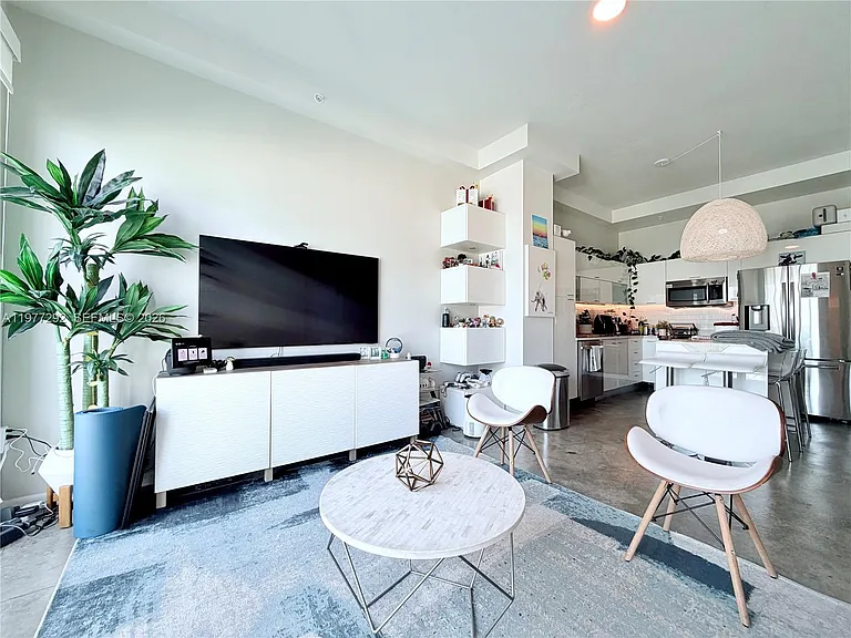 131 SE 2nd Ave #2 — Photo 8