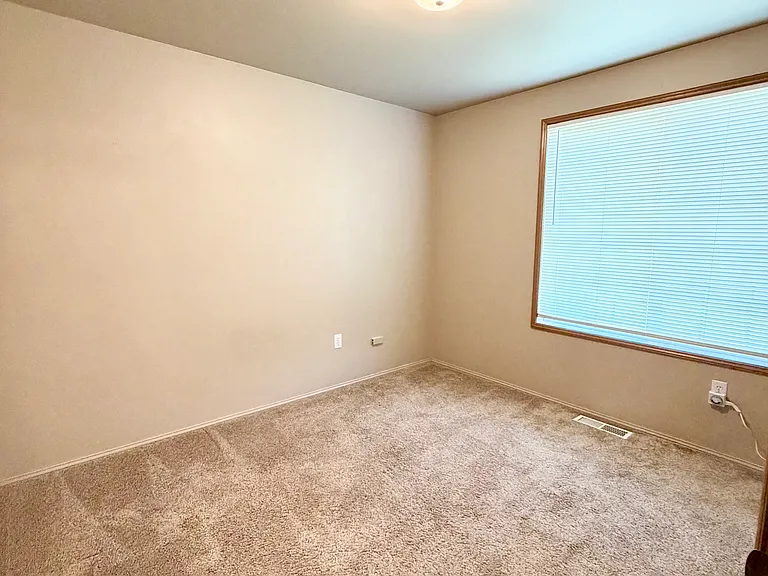 3309 Davis Ct NE — Photo 9