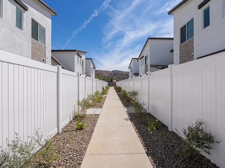 Corsica Villas at 20th Street — Photo 19