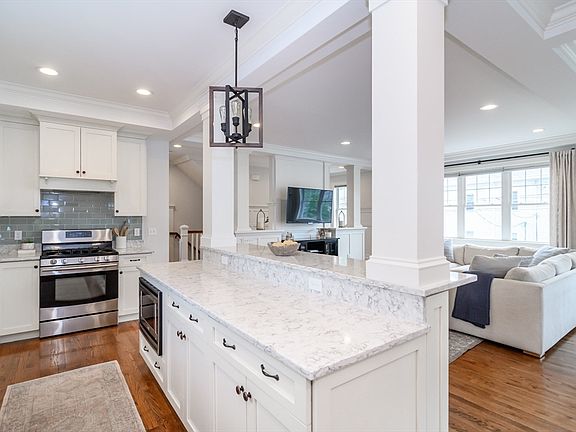 4th image of 43 Hall St Unit 1