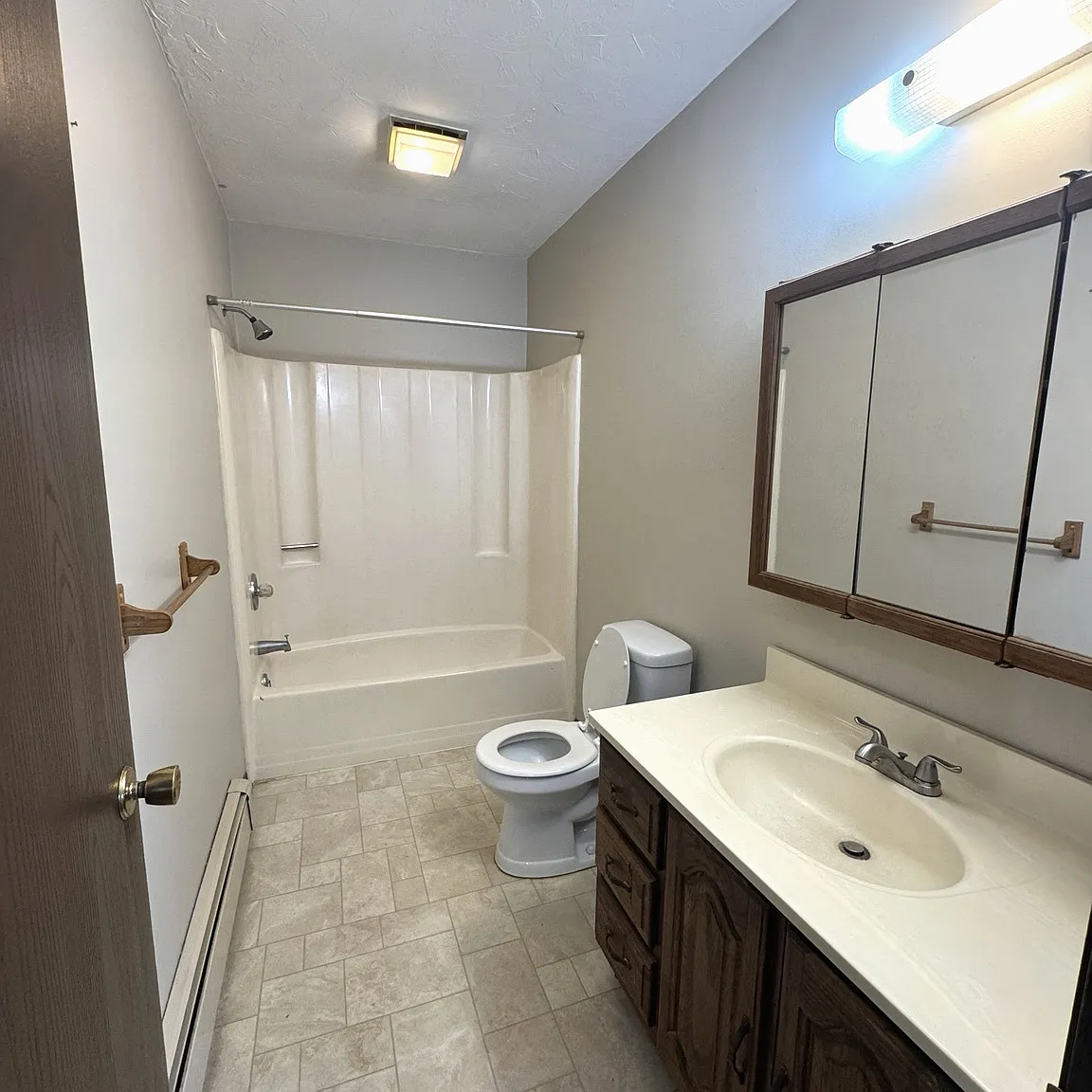 2 bed, 850 sqft, $1,050 — Photo 4