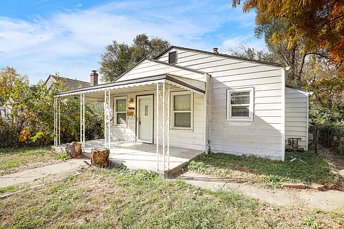3532 Caroline Ave Photo 1