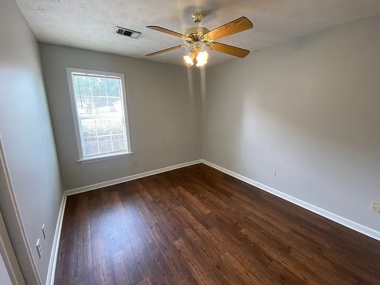 137 Halal Ct — Photo 9