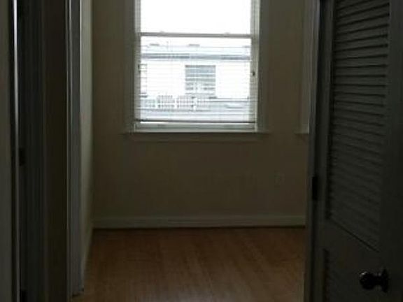 2nd image of 1414 W Marshall St APT 404