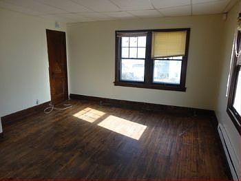 5th image of 807 Logan Ave N