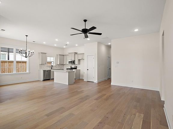 3rd image of 6050 Daffodil Ln