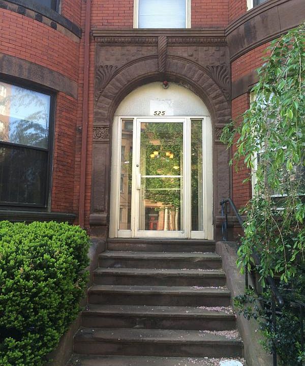 1st image of 525 Beacon St APT 0