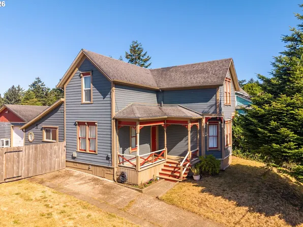 1576 Union Ave, North Bend, OR 97459