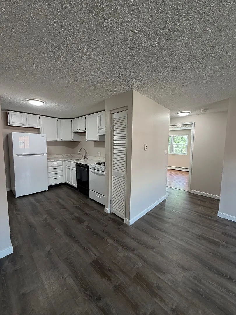 Presidential Park Condominiums — Photo 2