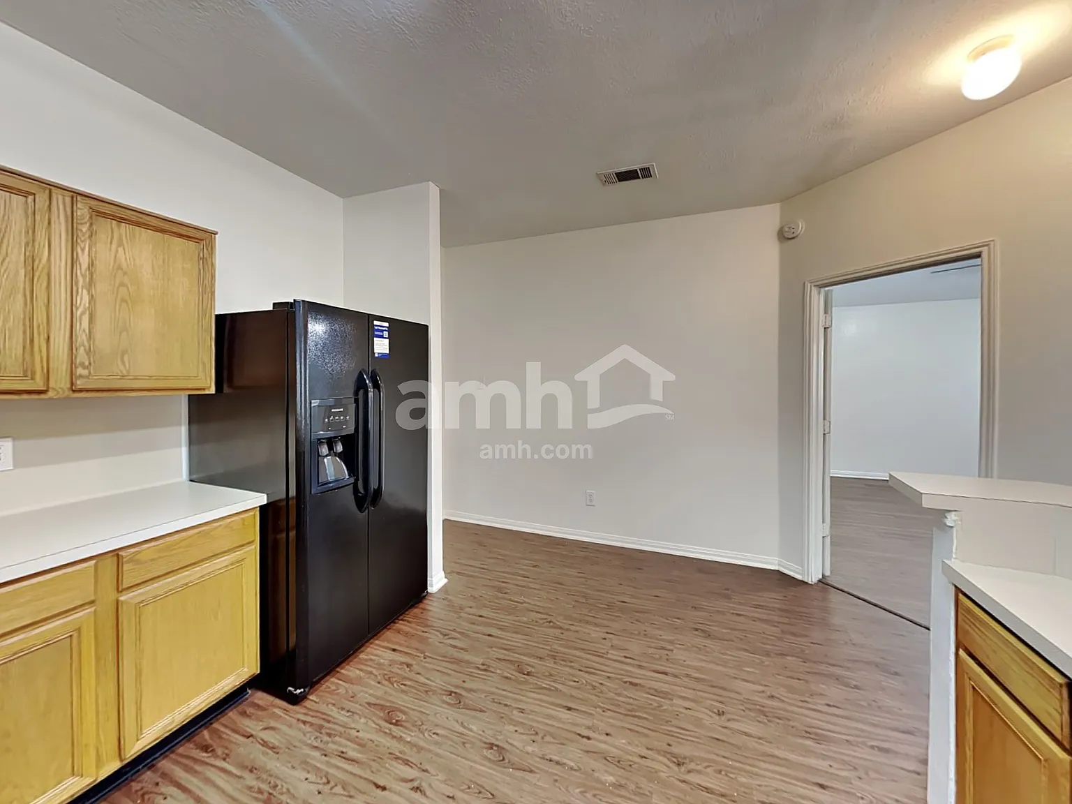 3 bed, 2.0 bath, 1890 sqft, $1,900 — Photo 4