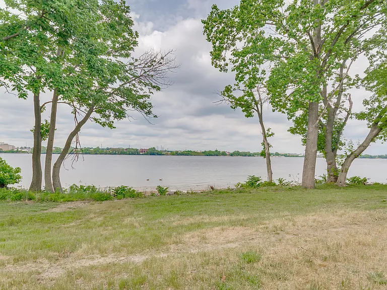 5806 Riverfront Dr — Photo 6