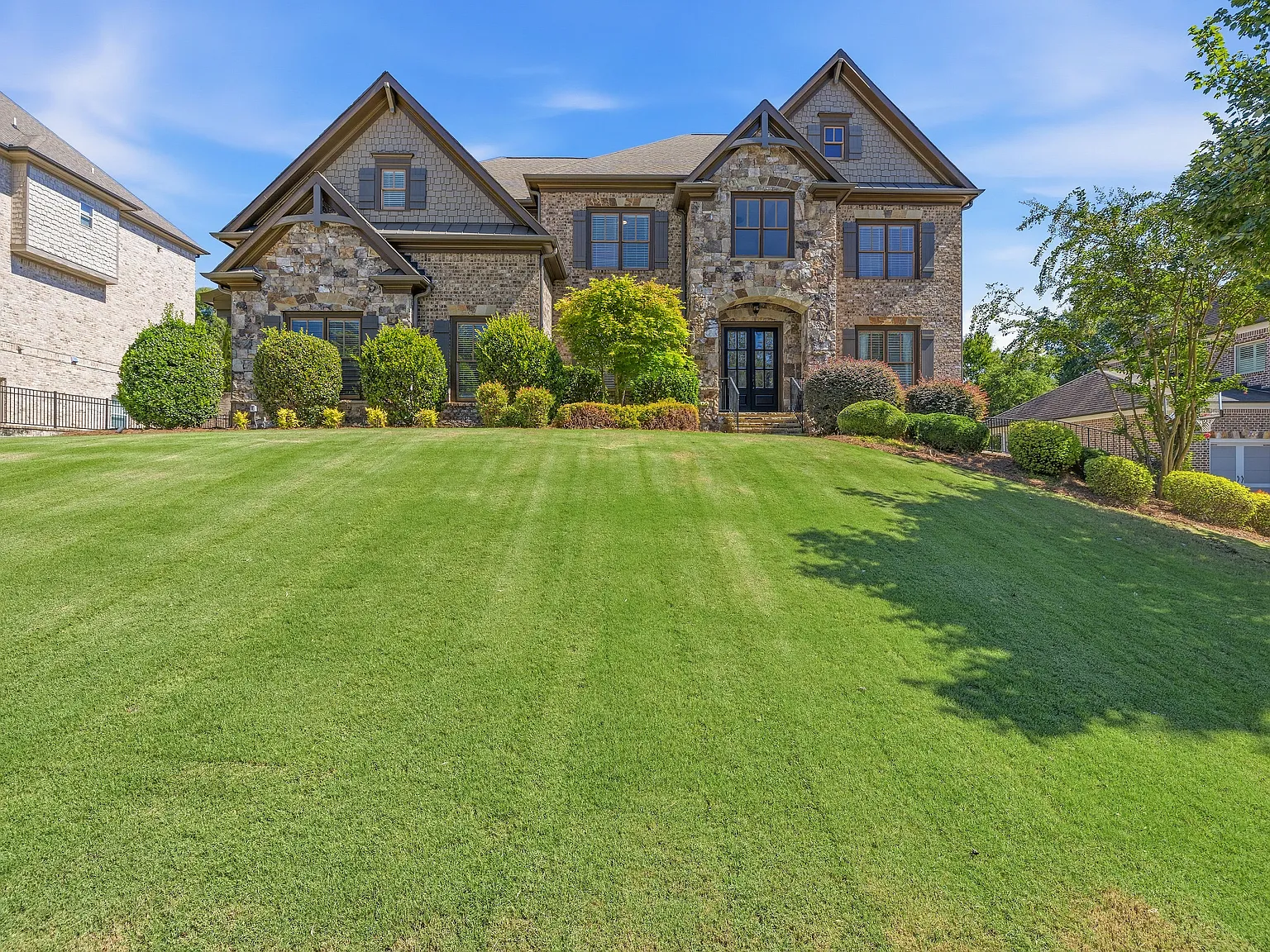 6 bed, 5.5 bath, 6618 sqft, $8,500 — Photo 1