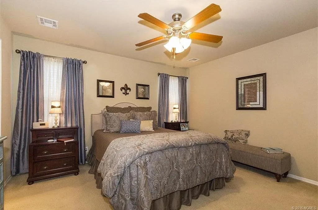 3 bed, 1599 sqft, $2,100 — Photo 4