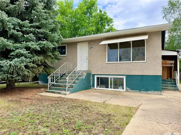 1022 110th STREET, North Battleford, SK S9A 2H4