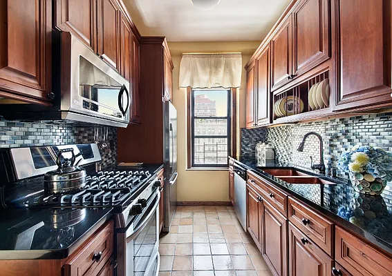 Sold by BSD Realty Worldwide Inc | media 16