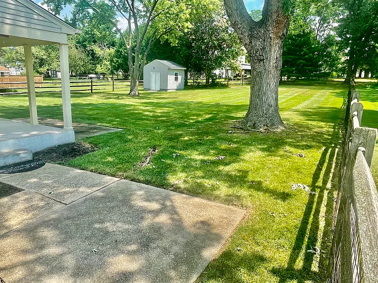 1305 Pleasant Valley Dr — Photo 35