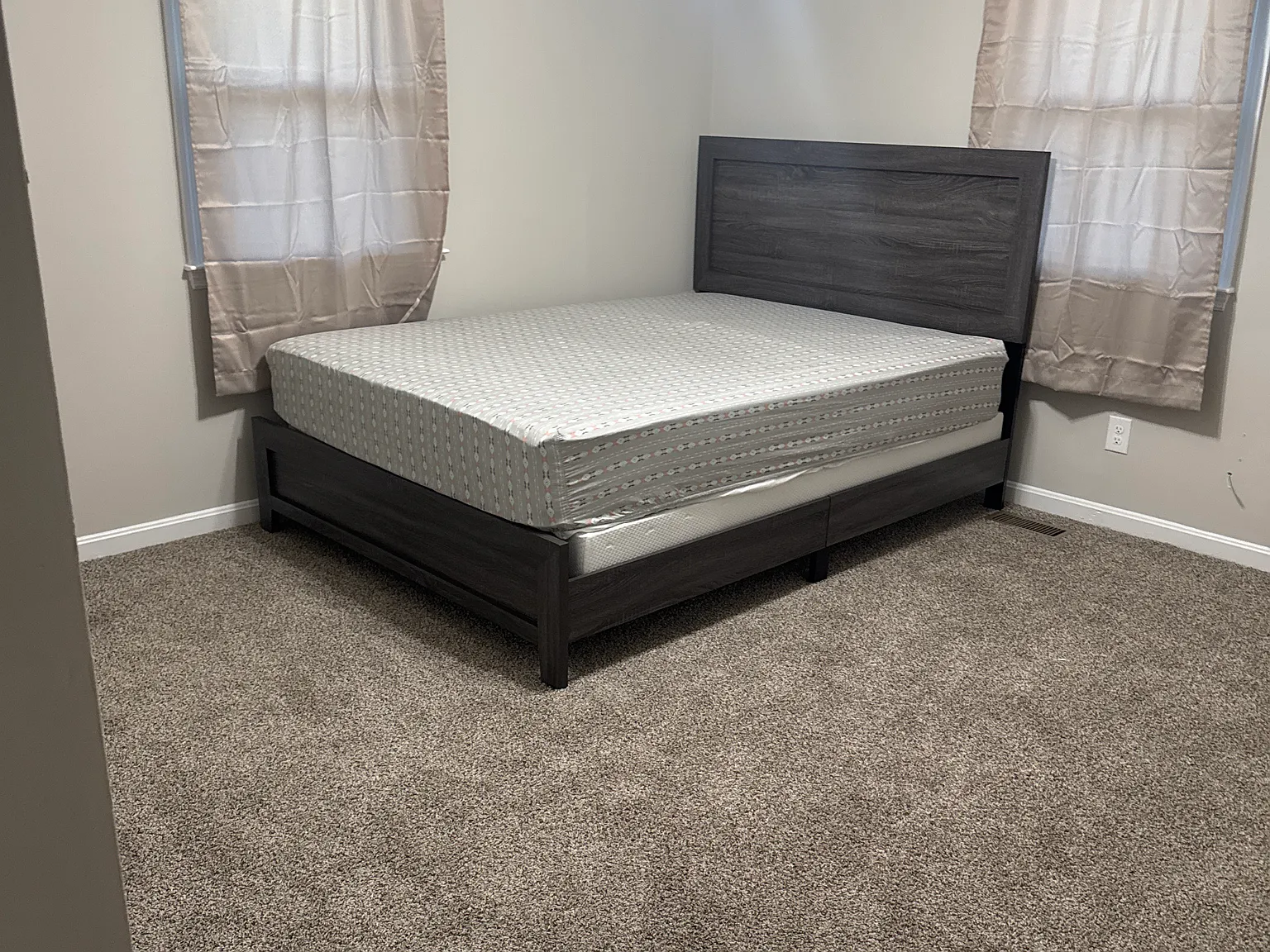 3 bed, 2177 sqft, $1,000 — Photo 1