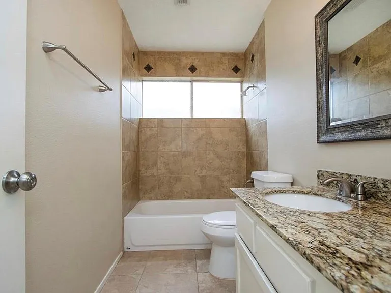 5815 Heather St — Photo 8