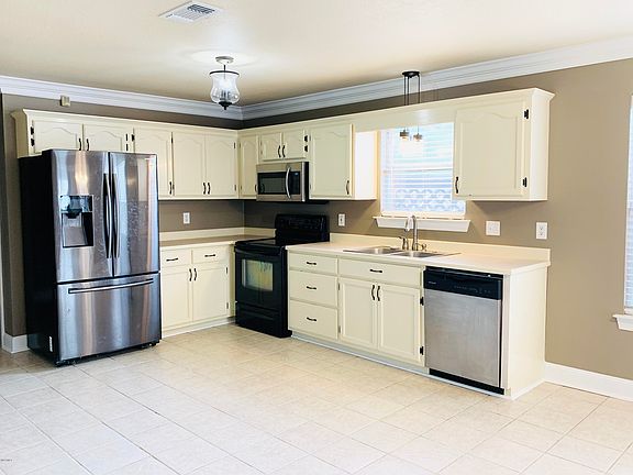 4th image of 18081 Robinwood Dr