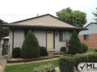 5822 Harrison St, Garden City, MI 48135