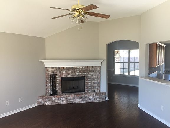 2nd image of 1219 Clay Ln
