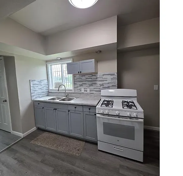 1155 Pinewood Ave — Photo 5