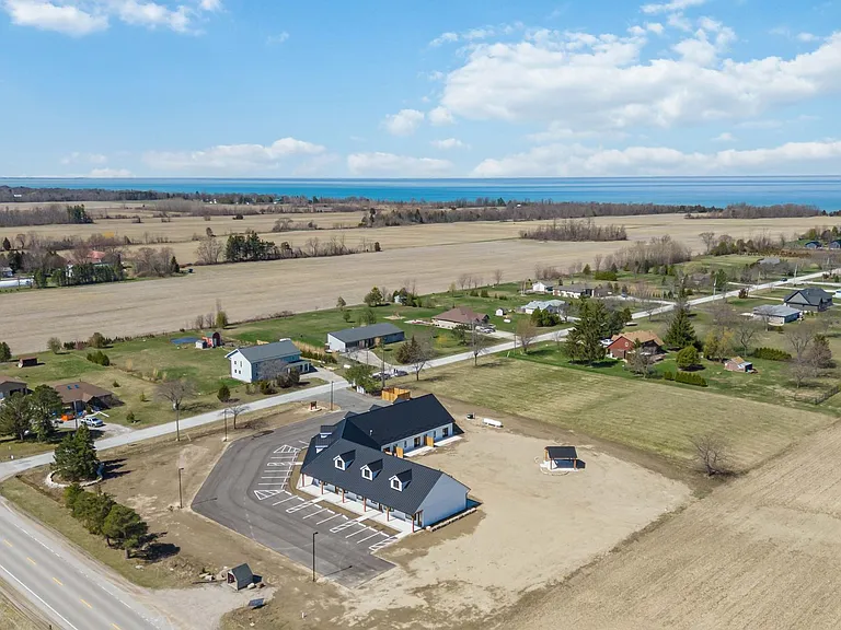 6320 Lakeshore Rd — Photo 27