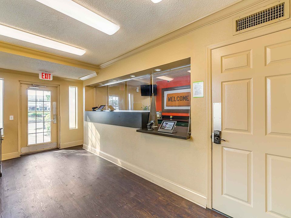 Lobby and Guest Check-in