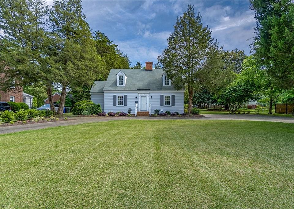 Adorable renovated Cape Cod home, blocks from the James River