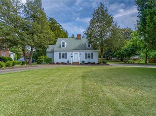18 Cedar Ln, Newport News, VA 23601
