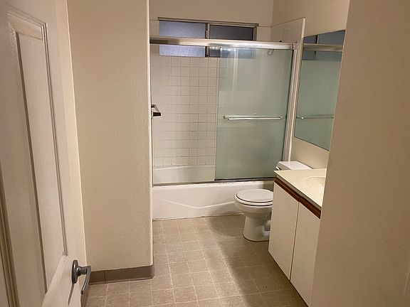 2nd image of 4417 Hazeltine Ave APT 105