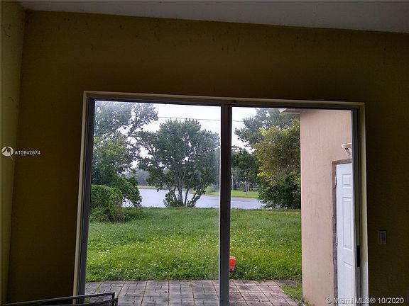 4th image of 1352 SE 16th Ave #0