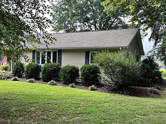 5th image of 752 Clarks Ferry Rd