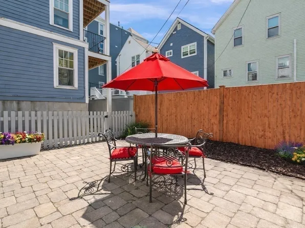 139 W 6th St #1, South Boston, MA 02127