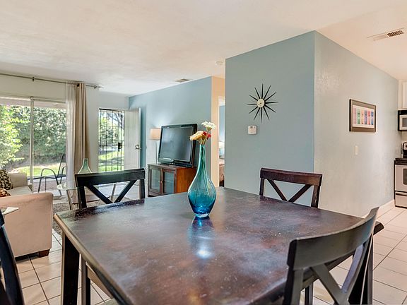5th image of 420 N Villa Ct Unit 101