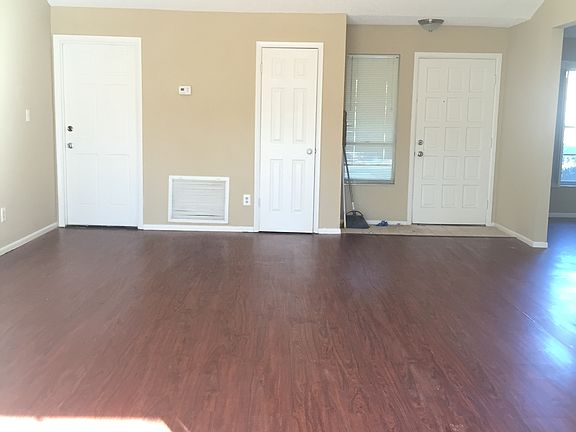2nd image of 350 Sawgrass Pl