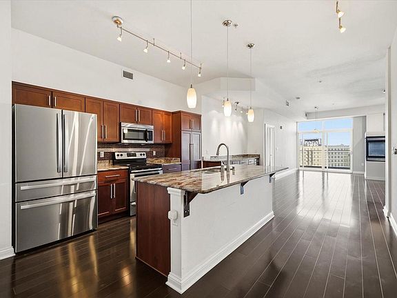 5th image of 106 W Seeboth STREET #920