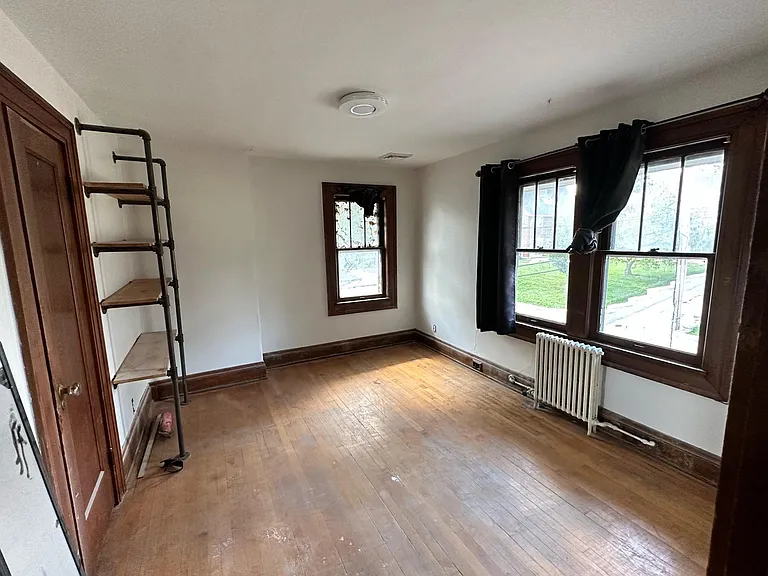 714 E 9th St #1 — Photo 7
