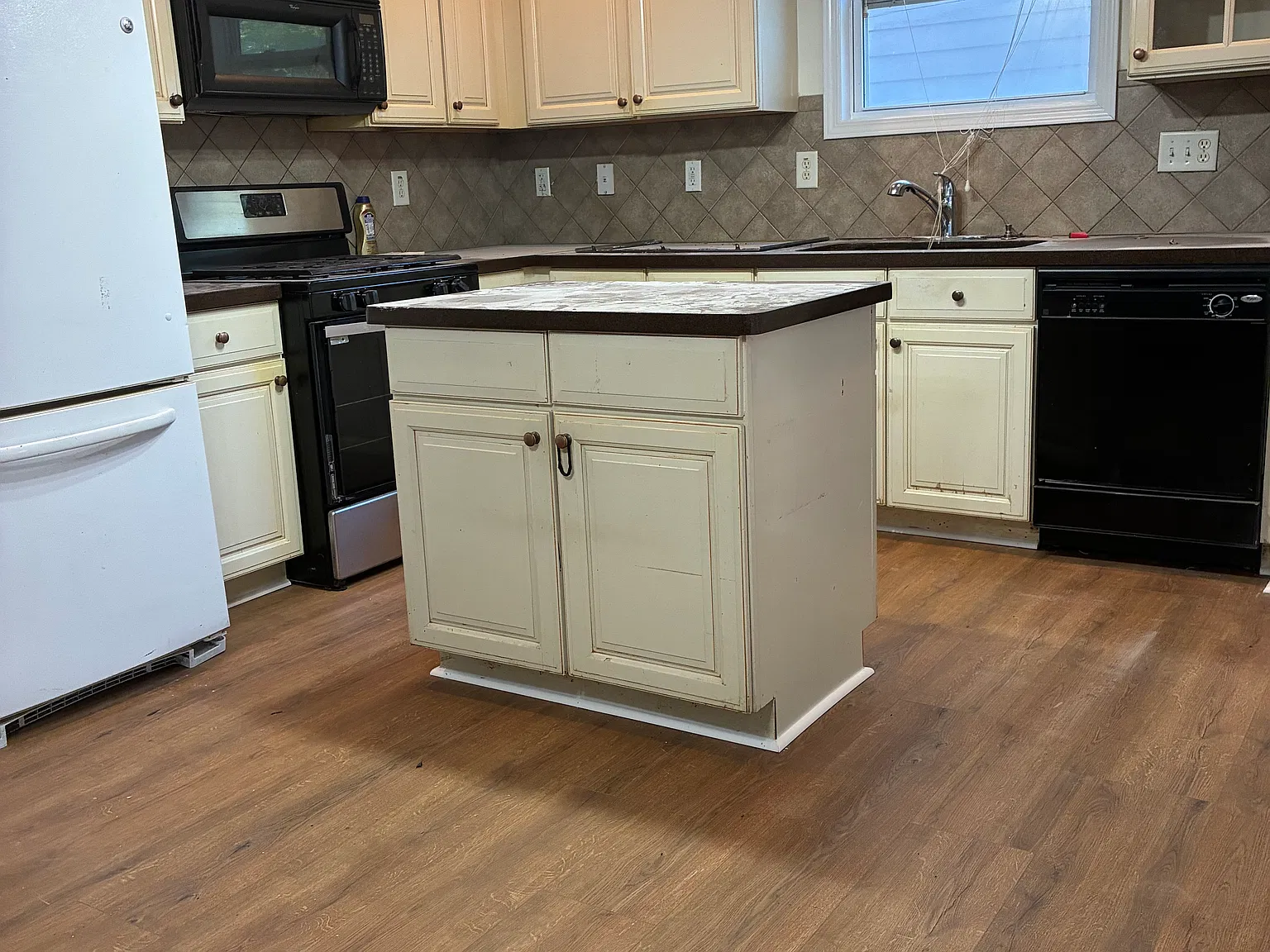 4 bed, 2.5 bath, 2470 sqft, $2,500 — Photo 4