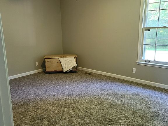 5th image of 323 Mills Dr