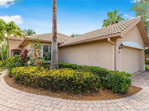3rd image of 573 NW Cherry Oak Way