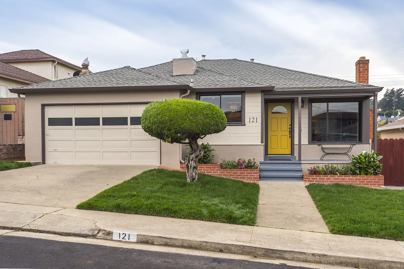 121 Sherwood Way photo 1
