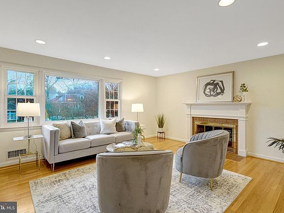5th image of 2526 N George Mason Dr