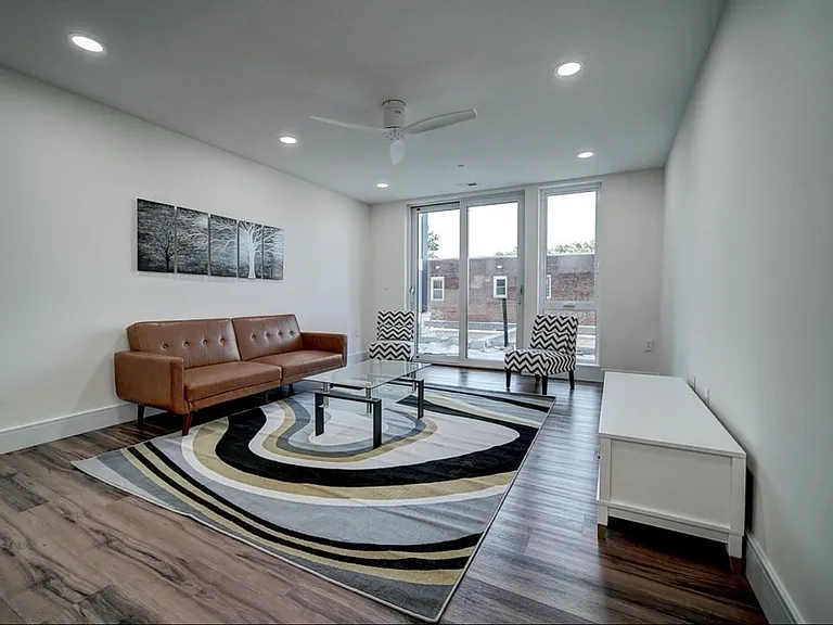 4910 Spruce St #401 — Photo 3