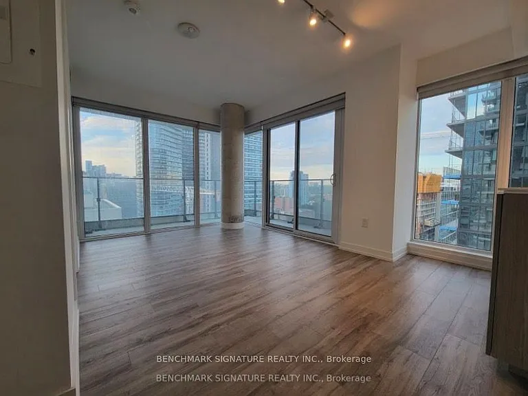 77 Shuter St #1810 — Photo 2