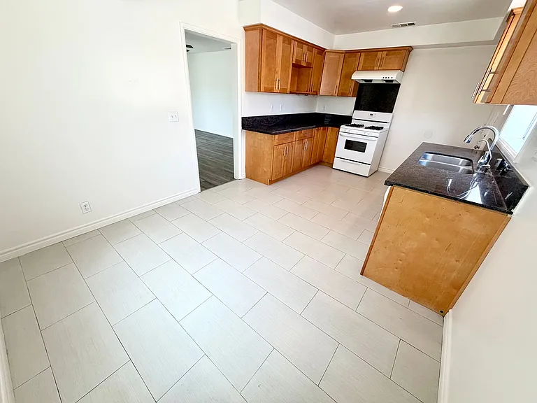221 W Hammel St — Photo 29