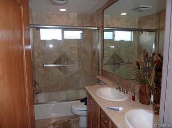 5th image of 2418 Nelson Ave #B