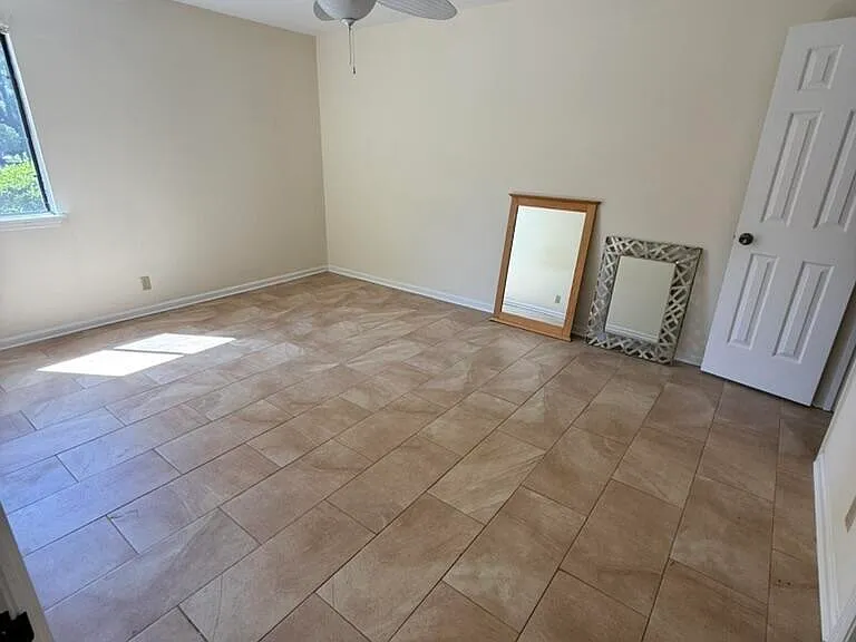 227 Walmar Grv — Photo 4
