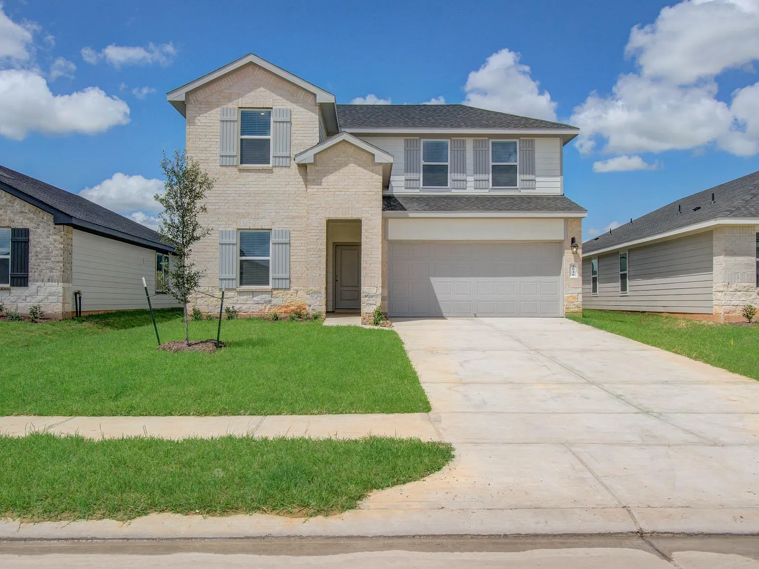 4 bed, 3.0 bath, 2257 sqft, $2,500 — Photo 1
